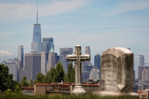 A view of One World Trade Center and lower Manhattan from The Green-Wood Cemetery, during the outbreak of the coronavirus disease (COVID-19) in Brooklyn borough of New York, U.S., May 27, 2020. REUTERS/Brendan McDermid