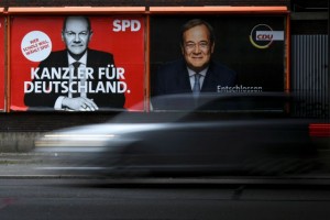 An election campaign billboard, featuring the top candidates for chancellor, Social Democratic Party's (SPD) Olaf Scholz and Christian Democratic Union's (CDU) Armin Laschet, is pictured on a street in Berlin, Germany, September 23, 2021.  REUTERS/Annegret Hilse