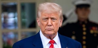 Ο Τραμπ απειλεί με νέους δασμούς χώρες που κάνουν «διακρίσεις» σε βάρος αμερικανικών εταιρειών τεχνολογίας