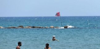 Ρύπανση σε παραλία του Αγ.Τύχωνα, να αποφεύγεται η κολύμβηση