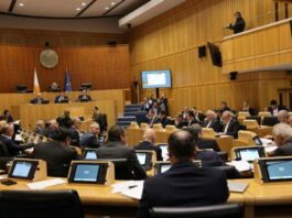 Στην Ολομέλεια πρόταση για αποποίηση εξάσκησης επαγγέλματος από αξιωματούχους