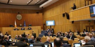 Στην Ολομέλεια πρόταση για αποποίηση εξάσκησης επαγγέλματος από αξιωματούχους