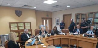 Θυελλώδης συνεδρία στη Βουλή για τα επεισόδια έξω από το ΥΠΕΞ