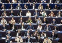 Ψήφισμα για απαγόρευση ΜΚΔ σε παιδιά κάτω των 16 ετών ενέκρινε το EK