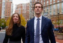 Απορρίφθηκαν οι κατηρορίες σε βάρος του πρώην διευθυντή του FBI Τζέιμς Κόμι