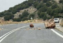 Συνεργεία καθαρίζουν δρόμους στα ορεινά Τροόδους μετά τις κατολισθήσεις