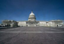 Οι ΗΠΑ εισήλθαν σε κατάσταση μερικής δημοσιονομικής παράλυσης από τα μεσάνυχτα