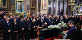 Η Ελλάδα αποχαιρέτησε τη Μαρινέλλα – Συγκλονιστικοί οι επικήδειοι από Χαρούλα Αλέξιου και Γιώργο Νταλάρα