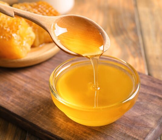 Μια κουταλιά μέλι κάθε πρωί έχει πολλά οφέλη για την υγεία