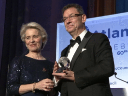 «Βόμβα» μεγατόνων για τη Φον ντερ Λάιεν: Νέες καταγγελίες για το «αμαρτωλό» συμβόλαιο των 71 δισ. με την Pfizer