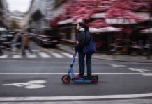 Νέες ρυθμίσεις για τα ηλεκτρονικά πατίνια- στα 17 έτη το όριο χρήσης