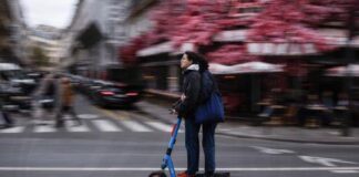 Νέες ρυθμίσεις για τα ηλεκτρονικά πατίνια- στα 17 έτη το όριο χρήσης