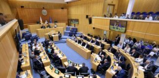 Η Βουλή ψήφισε ομόφωνα για παράταση των μειωμένων φόρων κατανάλωσης στα καύσιμα