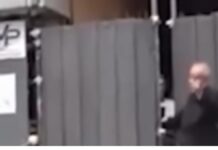Μιλάνο: Ιερέας ύψωσε το μεσαίο δάχτυλο σε διαδηλωτή