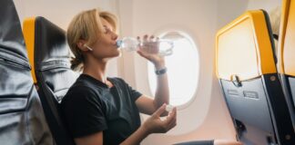 Ειδικός εξηγεί γιατί δεν πρέπει ποτέ να σταυρώνετε τα πόδια σας στη διάρκεια πτήσης