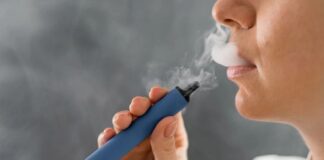 Τα ηλεκτρονικά τσιγάρα δηλητηριάζουν πιο αργά – H βλάβη που προκαλούν μπορεί να είναι θανατηφόρα