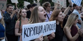 Η εξέγερση των γυναικών της Ουκρανίας απειλεί το καθεστώς Zelensky –