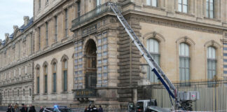 Γαλλία: Χαλαρά και με την άνεση τους οι ληστές ξάφρισαν το Λούβρο