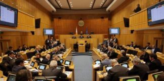 Με αντεγκλήσεις για την ενεργειακή πολιτική εγκρίθηκε ο προϋπολογισμός της ΡΑΕΚ