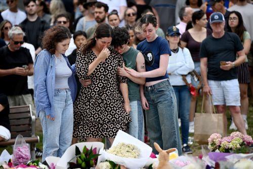 Σε πένθος η Αυστραλία μετά την επίθεση στην παραλία Μπόνταϊ με 15 νεκρούς