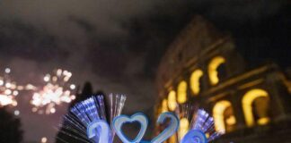 Η υφήλιος υποδέχεται το 2026