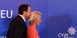 Μαζί θα πλοηγήσουμε σε ταραγμένα πολιτικά ύδατα, είπε η φον ντερ Λάιεν σε διάσκεψη με τον Πρόεδρο