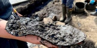 Το ρωμαϊκό παπούτσι-γίγας που σοκάρει τους αρχαιολόγους του Magna στο Ηνωμένο Βασίλειο