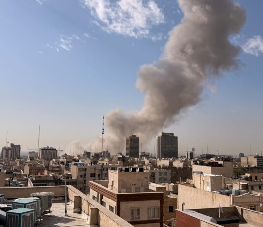 Ιράν: Κηρύξαμε μεγάλο περιφερειακό πόλεμο – Συντρίβουμε τους τρομοκράτες ΗΠΑ – Ισραήλ, γράφουμε το τέλος