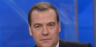 Daniel Davis (HΠΑ): Ο Mεντβέντεφ κοροϊδεύει την Kάλλας και αυτό δείχνει την μεγάλη αυτοπεποίθηση της Ρωσίας
