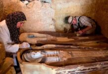 Σοκαρισμένοι οι αρχαιολόγοι : Σαρκοφάγος αποκάλυψε μούμια 4.000 ετών καλυμμένη με χρυσό