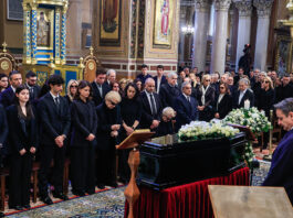 Η Ελλάδα αποχαιρέτησε τη Μαρινέλλα – Συγκλονιστικοί οι επικήδειοι από Χαρούλα Αλέξιου και Γιώργο Νταλάρα