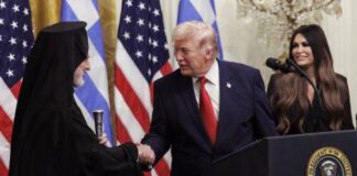 Γιορτάζουμε τη βαθιά μας φιλία με τους Έλληνες είπε ο Τραμπ σε εκδήλωση στον Λευκό Οίκο για 25η Μαρτίου