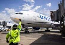 Οι αεροπορικές εταιρείες αυξάνουν τις τιμές εισιτηρίων λόγω αύξησης κόστους καυσίμων