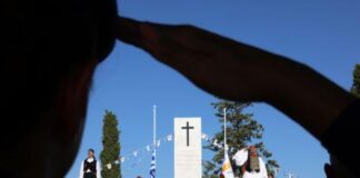 Πάντοτε θα είμαστε μέρος της λύσης, είπε ο Πρόεδρος στην κηδεία πεσόντα του 1974