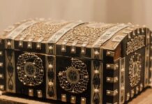 Υδραυλικός βρήκε θησαυρό 2,1 εκατ. θαμμένο σε υπόγειο βίλας