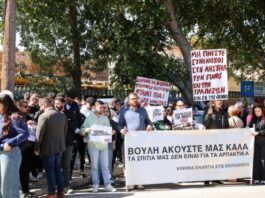 «Να μιλήσει η ανθρωπιά», καλούν τους Βουλευτές πολίτες σε διαμαρτυρία για εκποιήσεις έξω από την Βουλή