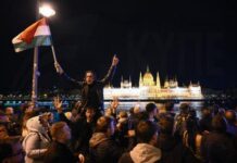 Το Κρεμλίνο λέει ότι ελπίζει σε ρεαλιστικούς δεσμούς με τη νέα ουγγρική ηγεσία