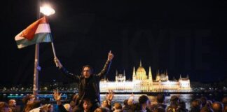 Το Κρεμλίνο λέει ότι ελπίζει σε ρεαλιστικούς δεσμούς με τη νέα ουγγρική ηγεσία