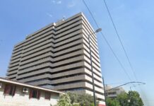 Είχαν 31 κοτόπουλα, κατσίκες και ερίφια σε ταράτσα 16ώροφου κτιρίου στους Αμπελόκηπους