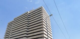 Είχαν 31 κοτόπουλα, κατσίκες και ερίφια σε ταράτσα 16ώροφου κτιρίου στους Αμπελόκηπους