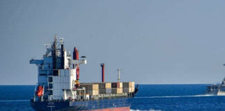 Γιούρι Ουσακόφ: «Τα Στενά του Ορμούζ παραμένουν ανοιχτά για τη Ρωσία»