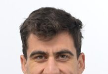 Στην Ευρωβουλή λέει ότι θα μείνει ο Φειδίας Παπαγιώτου