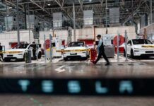 Δασμούς ύψους 25% στα εισαγόμενα ευρωπαϊκά οχήματα ανακοίνωσε ο Τραμπ