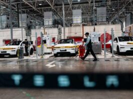 Δασμούς ύψους 25% στα εισαγόμενα ευρωπαϊκά οχήματα ανακοίνωσε ο Τραμπ