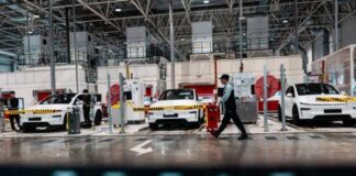 Δασμούς ύψους 25% στα εισαγόμενα ευρωπαϊκά οχήματα ανακοίνωσε ο Τραμπ