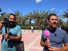 Βουλευτικές 2026: Φεστιβάλ υποψηφιοτήτων με φούξια μικρόφωνα, σκυλιά και… μελισσοκόμους