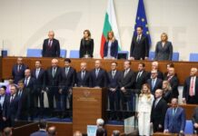 Με 124 βουλευτικές ψήφους ο Ρούμεν Ράντεβ εκλέχθηκε Πρωθυπουργός της Βουλγαρίας