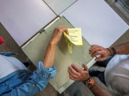 Εξακομματική Βουλή με άνοδο ΕΛΑΜ-ΑΚΕΛ, διατήρηση ΔΗΣΥ στην πρώτη θέση