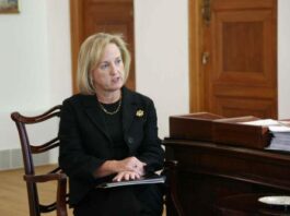 Κόμπος: Καθοριστική η θητεία της Αμερικανίδας Πρέσβειρας Τζ. Ντέιβις στην Κύπρο