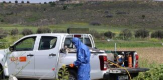 Ο Σταύρος Μαλάς συναντάται με ομάδα κτηνοτρόφων για αφθώδη